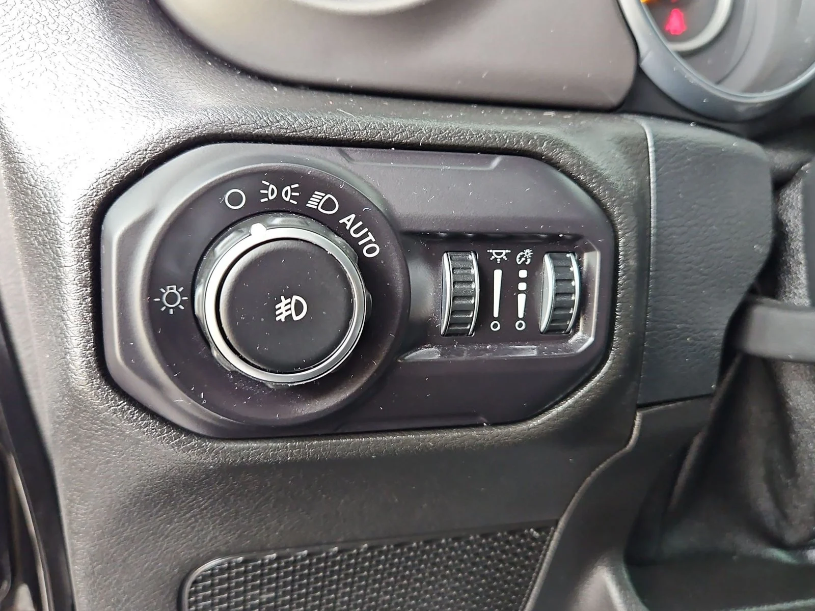 Used 2018 Black Clearcoat Jeep Sport S image 23