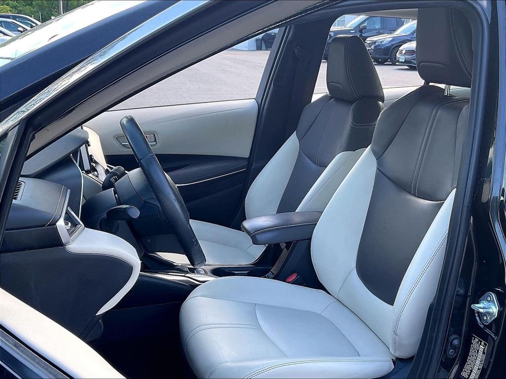 Used 2020 Black Toyota XLE image 10
