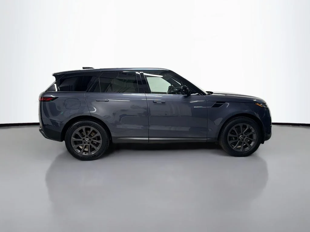 Used 2024 Blue Land Rover SE image 8