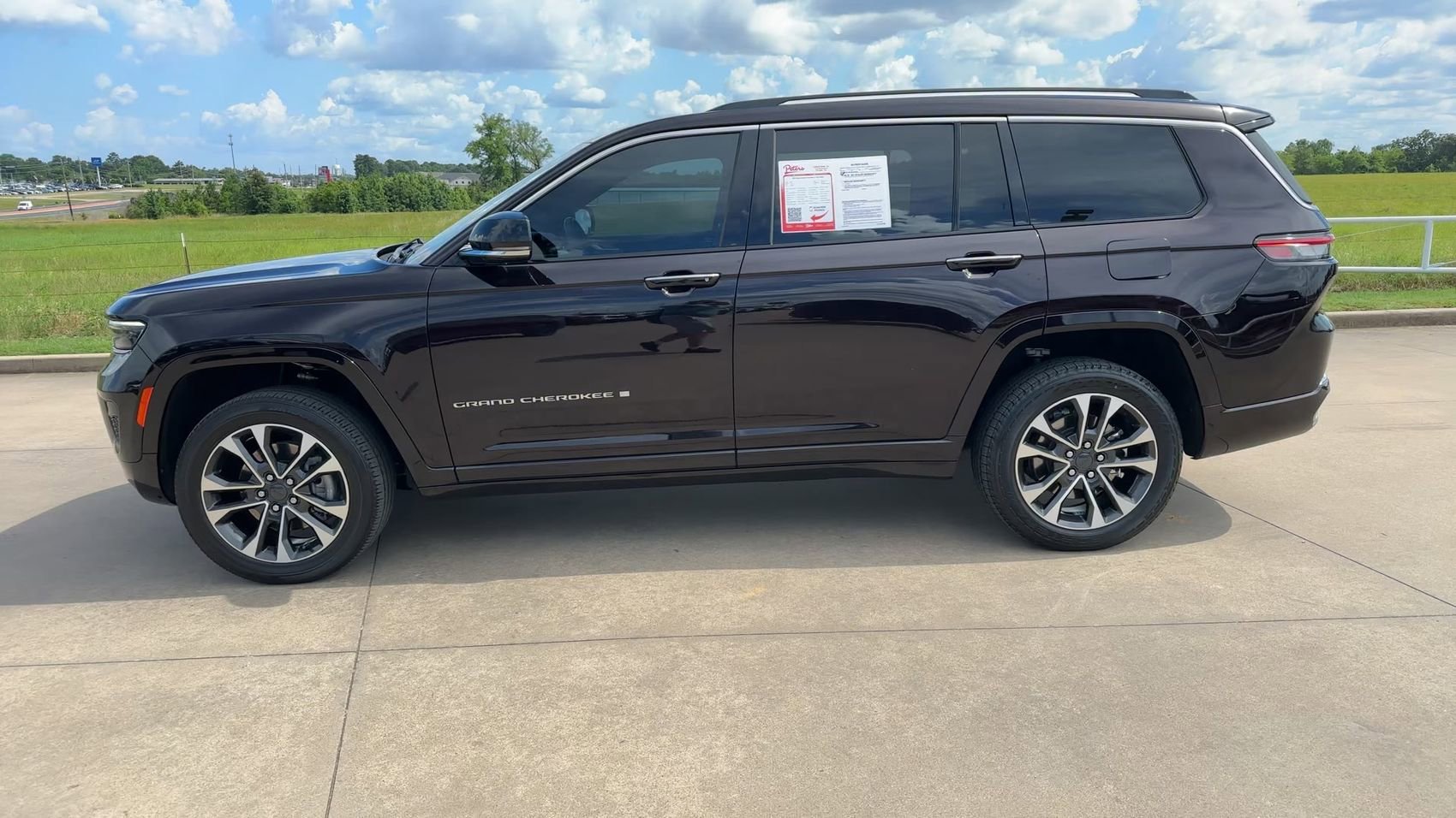 Used 2022 Ember Pearlcoat Jeep Overland image 6