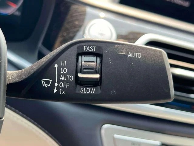 Used 2022 Black BMW 750i xDrive image 28