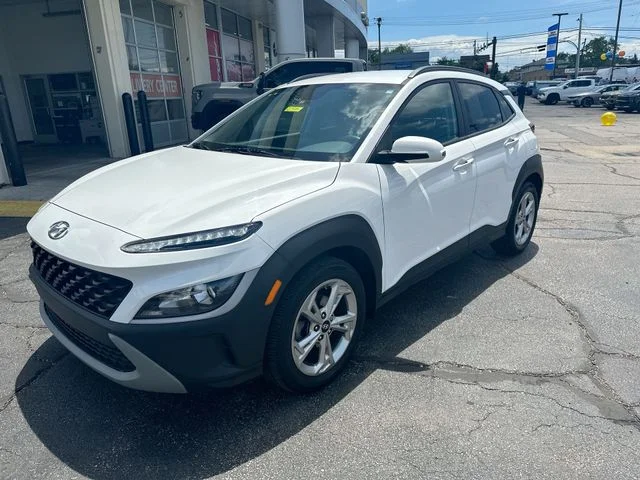 Used 2022 White Hyundai SEL image 11