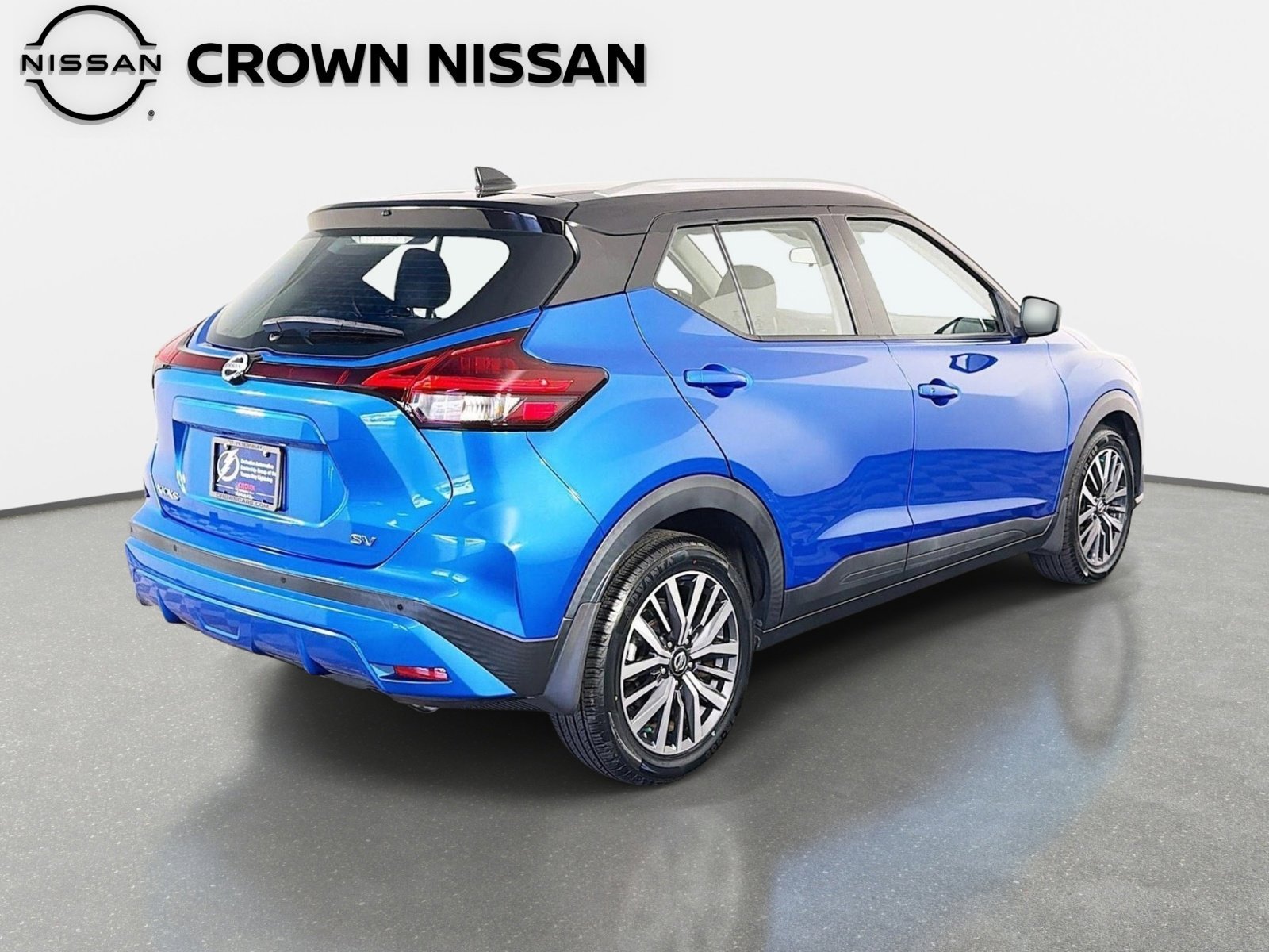 Used 2021 Electric Blue/Super Black Nissan SV image 5