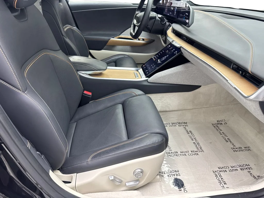 Used 2023 Black Lucid Touring image 42