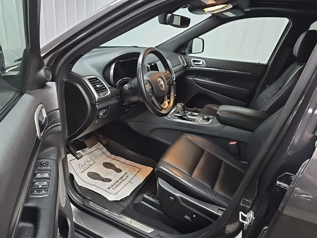 Used 2020 Gray Jeep Limited image 30