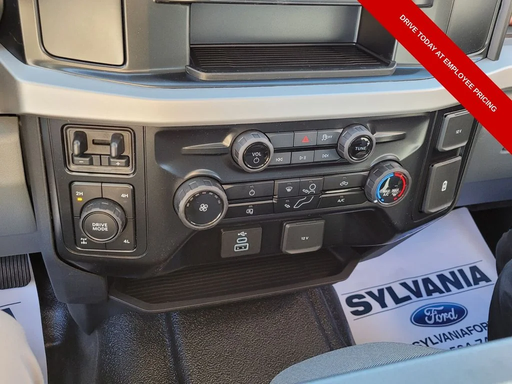 New 2026 Oxford White Ford F-250® XL image 21