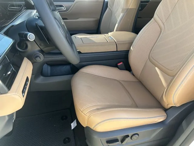 New 2027 RADIANT WHITE INFINITI Luxe 4WD image 22