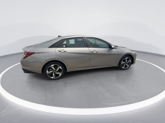 Used 2023 Silver Hyundai SEL image 9