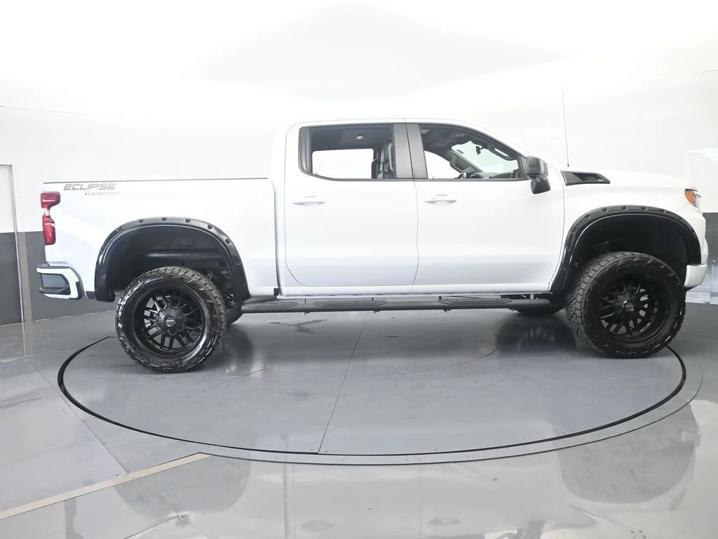 Used 2022 Summit White Chevrolet RST image 7