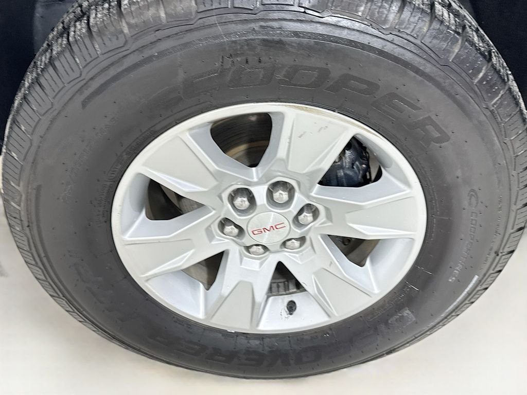 Used 2016 Onyx Black GMC SLE1 image 37
