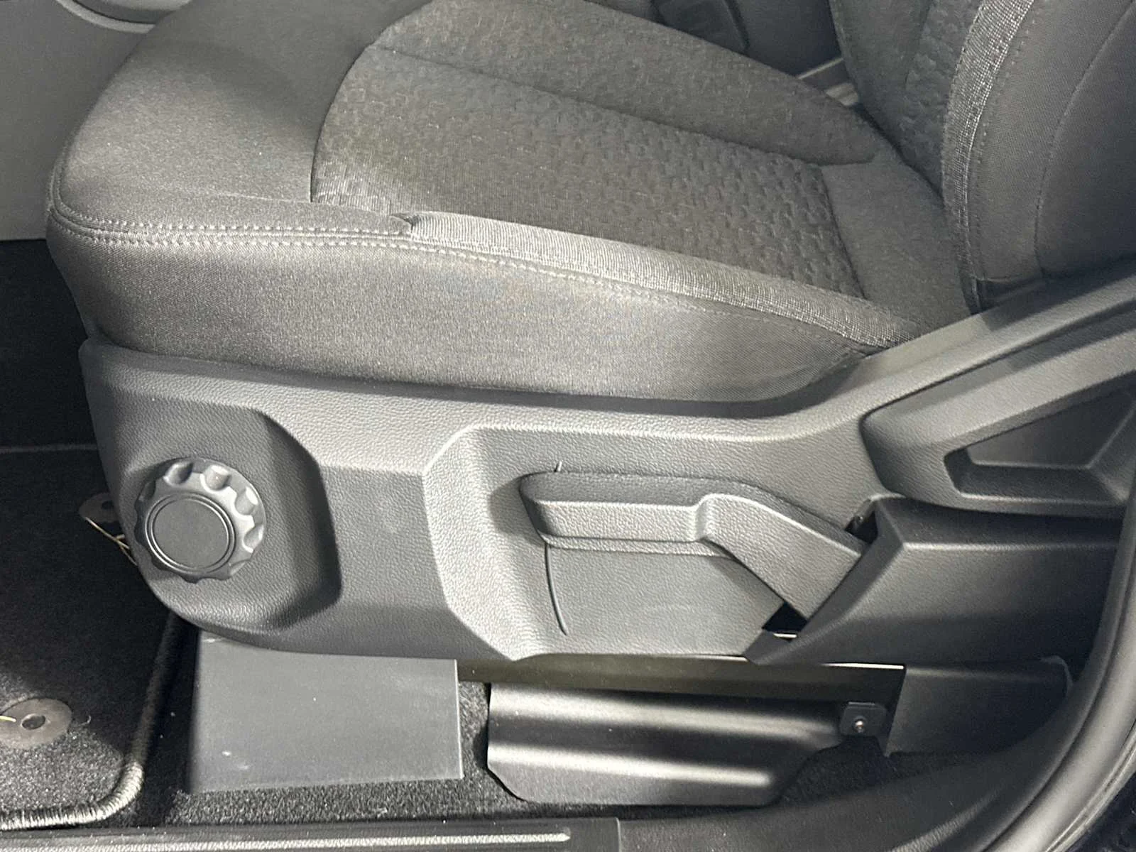 New 2025 Shadow Black Ford XLT image 10