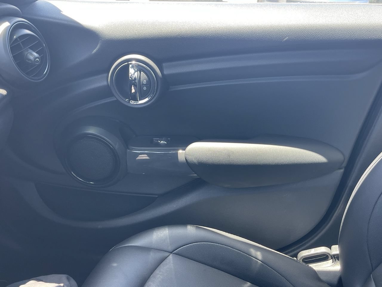 Used 2019 British Racing Green MINI Oxford Edition image 23