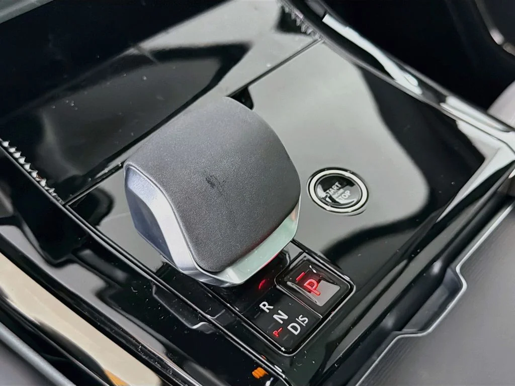 New 2027 Santorini Black Land Rover  image 17