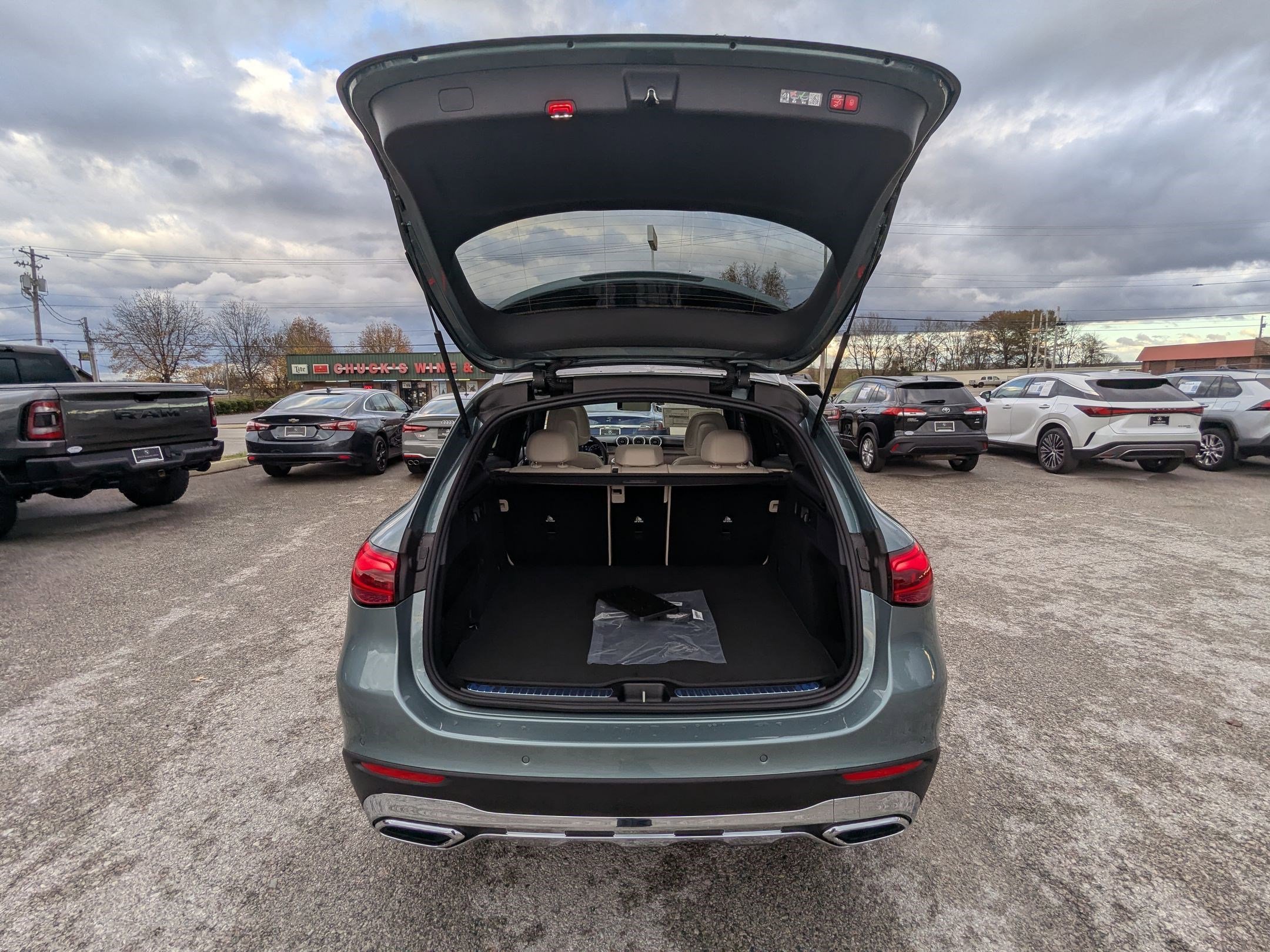 New 2026 Verde Silver Metallic Mercedes-Benz GLC 300 image 64