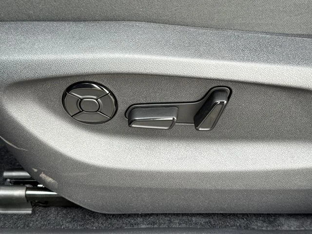 New 2026 Deep Black Pearl Volkswagen 2.0T SE image 37