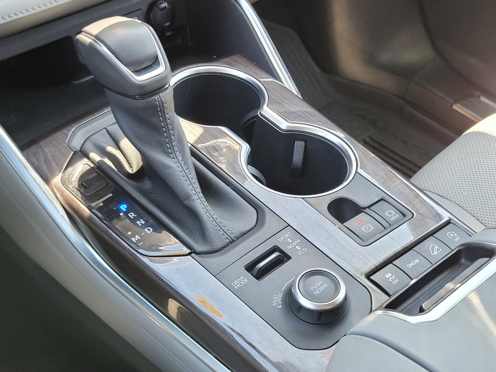 Used 2022  Toyota Platinum image 22