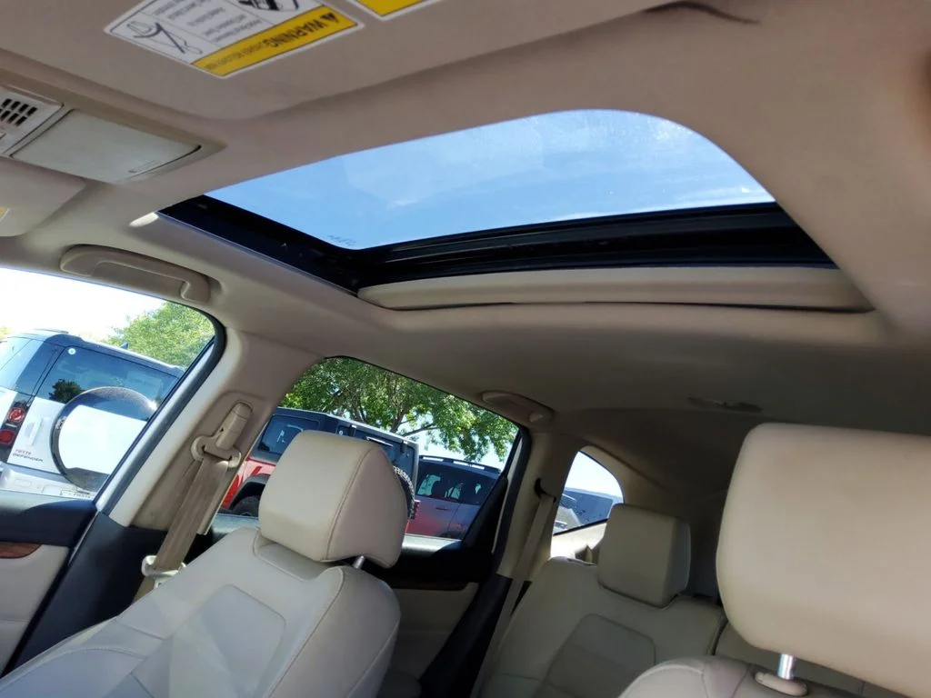 Used 2018 White Honda EX-L image 25