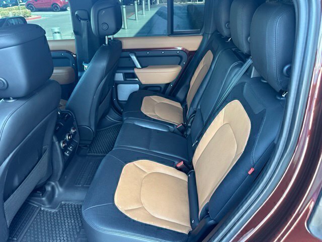 Used 2023  Land Rover X-Dynamic SE image 10