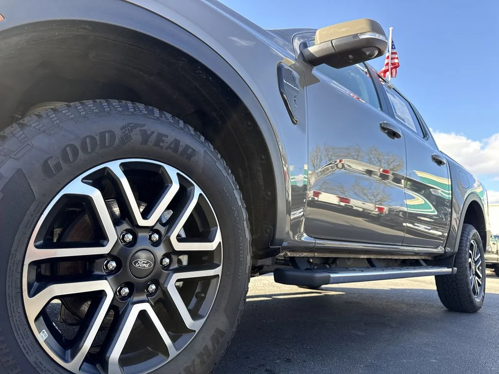 Used 2025 Gray Ford Lariat image 9