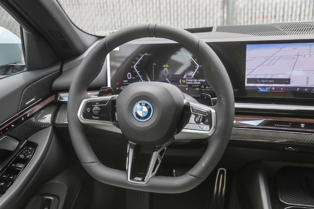 New 2027 Brooklyn Grey Metallic BMW 550e xDrive image 11