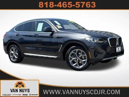 Used 2025 Gray BMW xDrive30i image 1