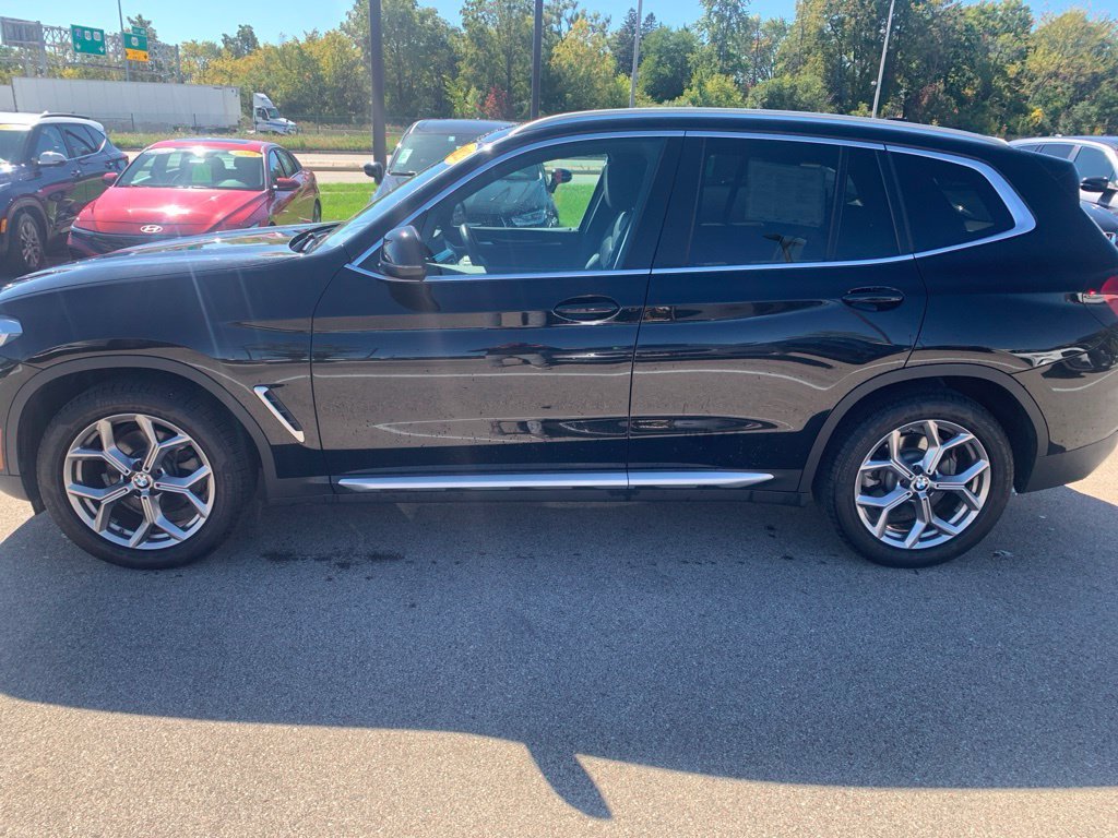 Used 2023 Black BMW xDrive30i image 4