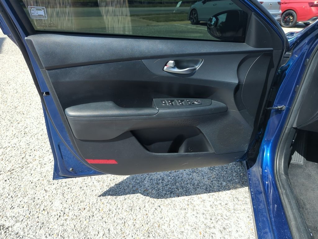 Used 2021 Blue Kia LXS image 18