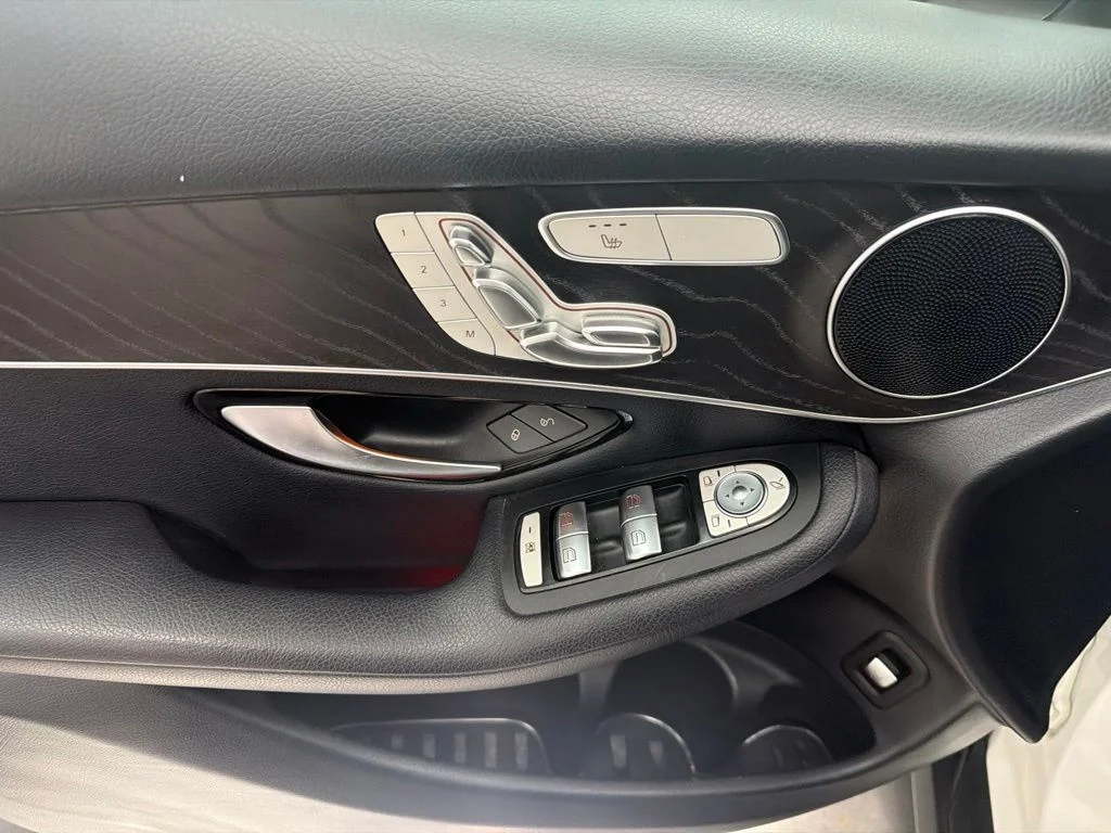 Used 2018 White Mercedes-Benz GLC 300 image 20