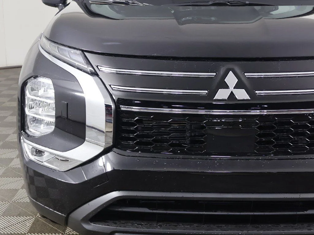 New 2026 Black Mitsubishi ES image 14
