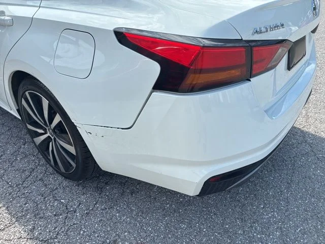 Used 2019 White Nissan 2.5 SR image 7