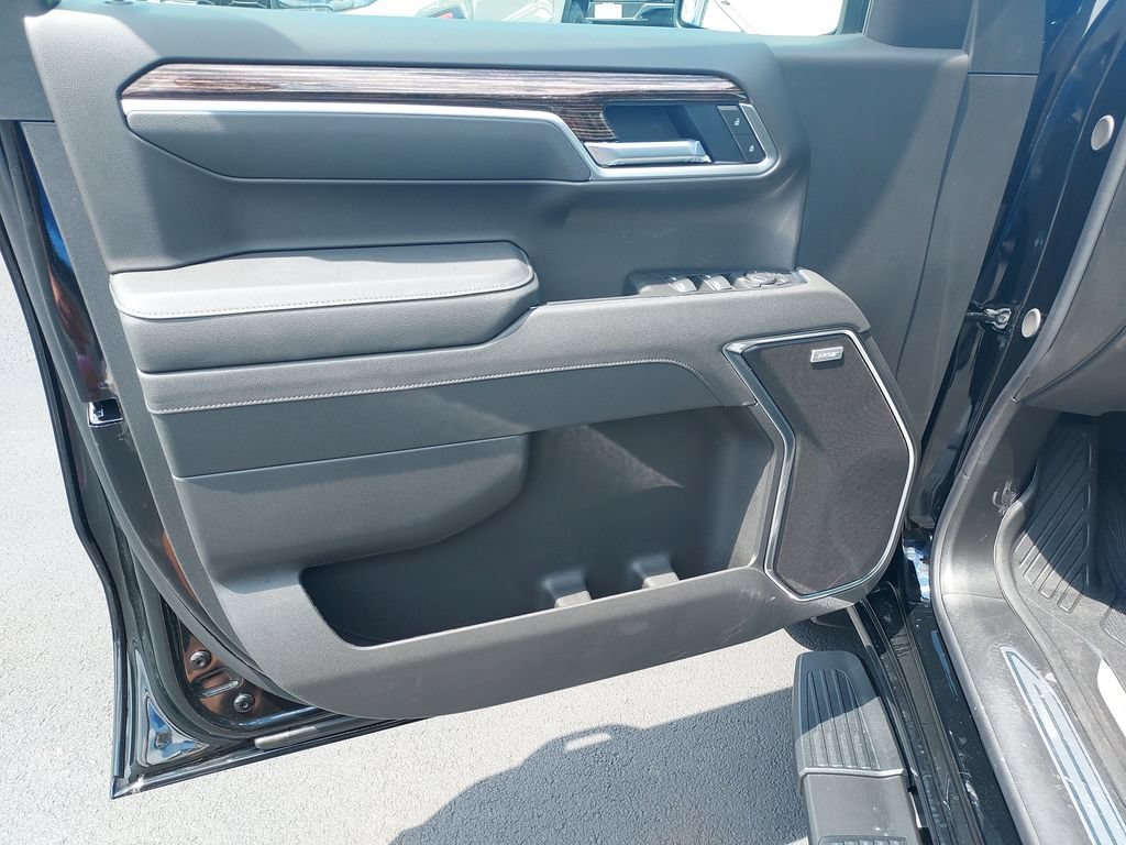 New 2026 Onyx Black GMC Elevation image 12