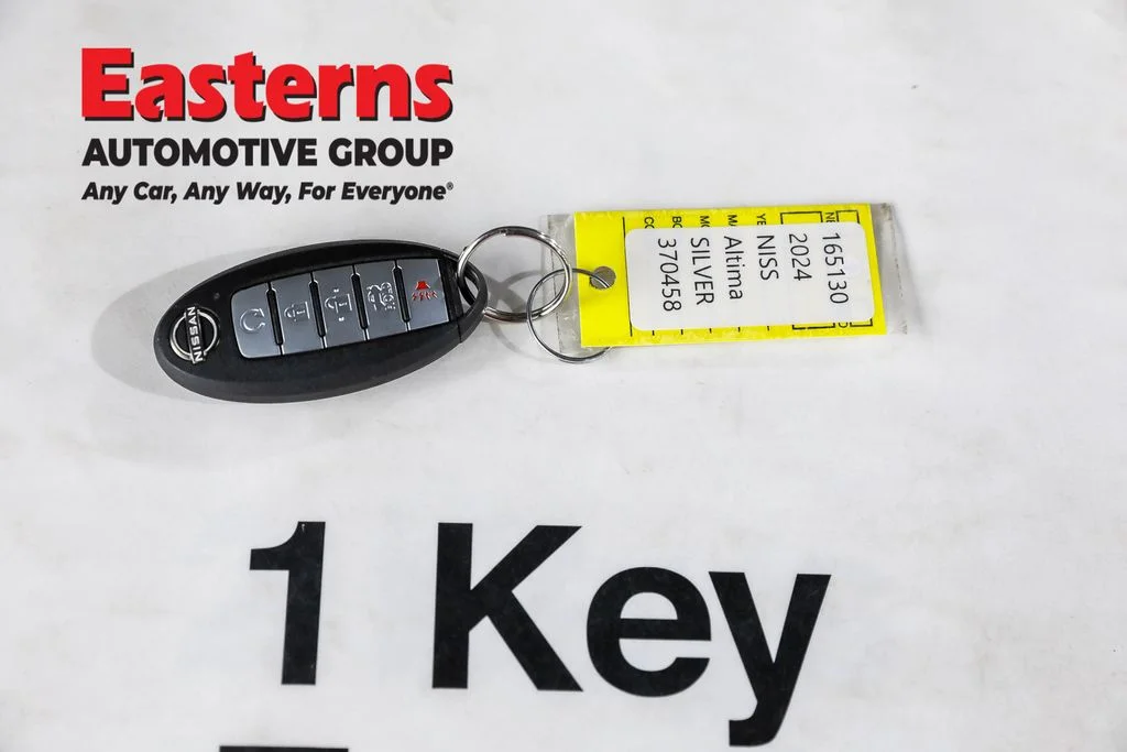 Used 2024 Silver Nissan 2.5 SR image 24