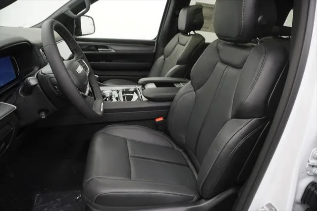 New 2026 Bright White Clear-Coat Exterior Paint Jeep Grand Wagoneer image 15