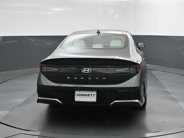 Used 2024 Gray Hyundai SEL image 5