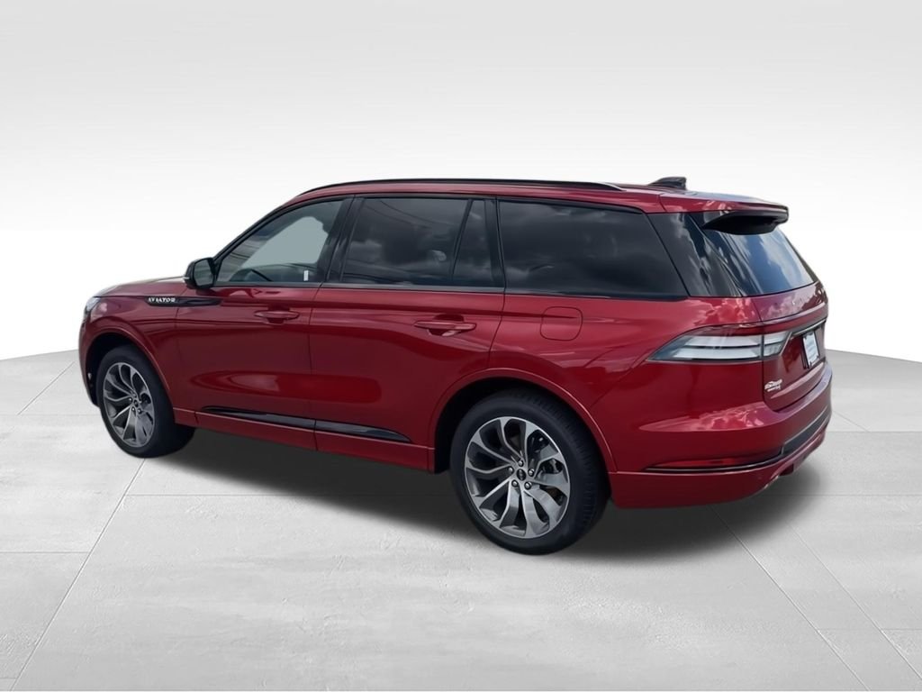 New 2026 Red Lincoln Premiere image 6