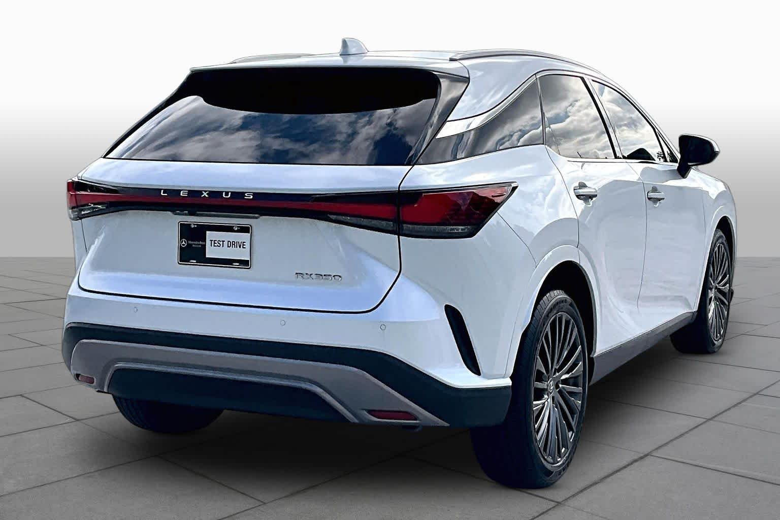Used 2023 Eminent White Pearl Lexus Luxury image 12