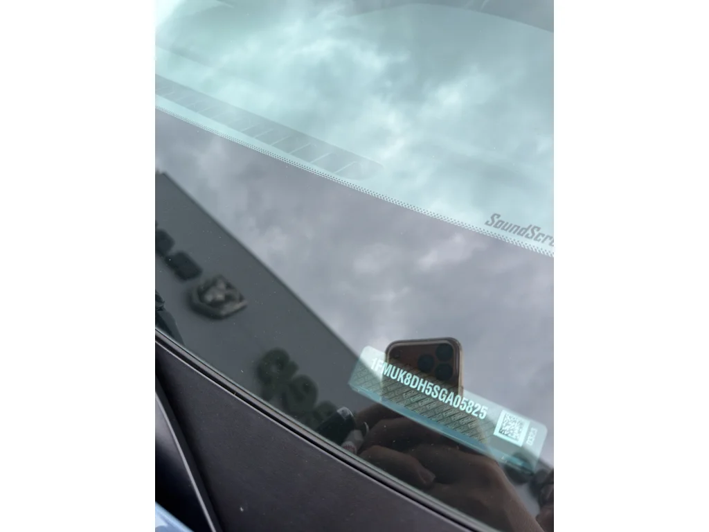Used 2025 Vapor Blue Metallic Ford Active image 10
