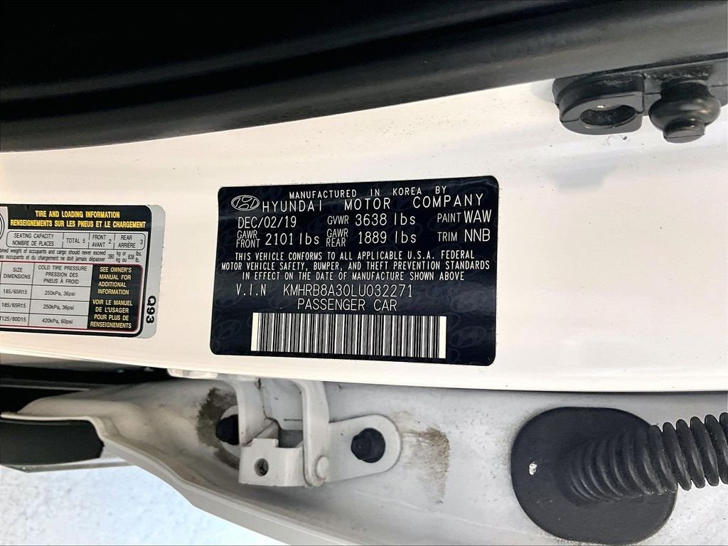 Used 2020 White Hyundai SE image 37