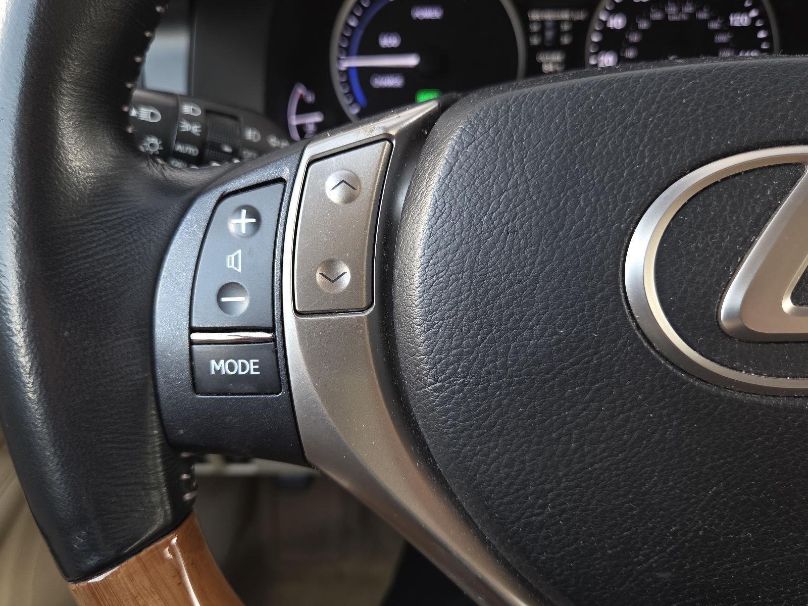 Used 2013 Starfire Pearl Lexus Hybrid image 22