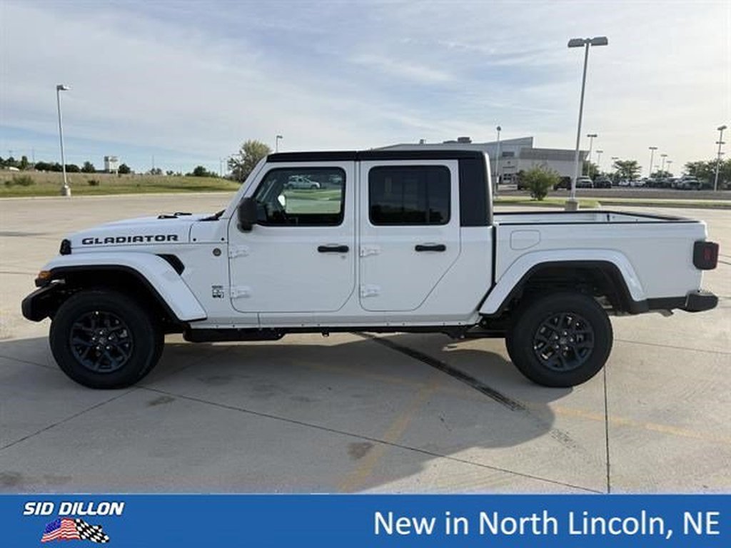 New 2026 Bright White Clear-Coat Exterior Paint Jeep 85th Anniversary Edition image 2