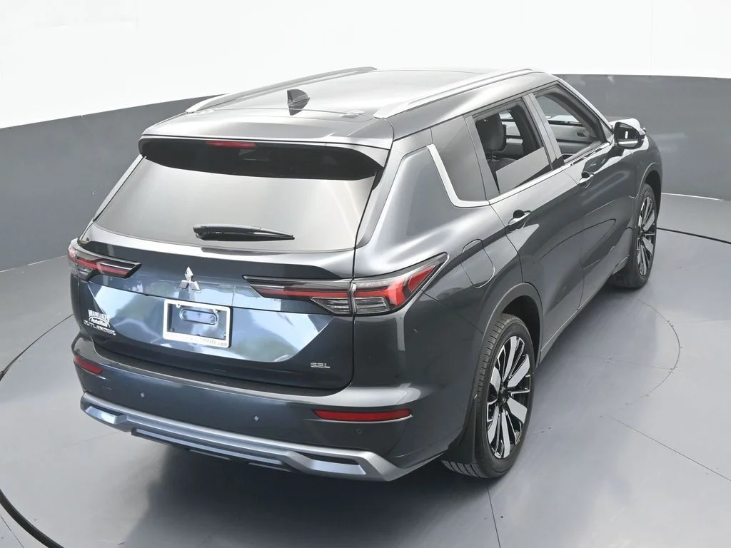 New 2026 Gray Mitsubishi SEL image 50