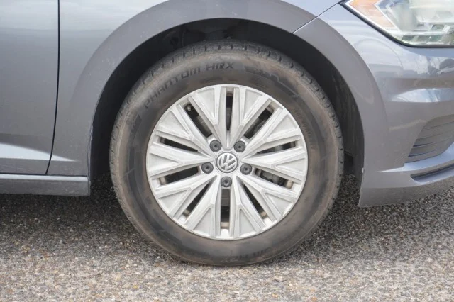 Used 2020 GREY Volkswagen S image 5