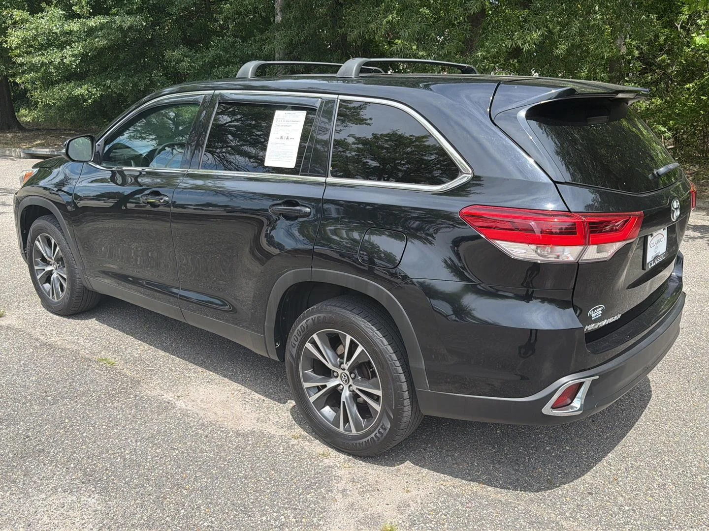Used 2019  Toyota LE image 3
