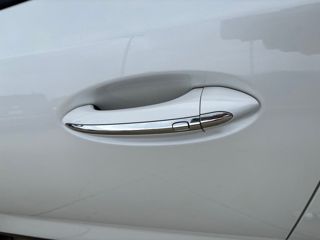 Used 2021 White Frost Buick Essence image 14