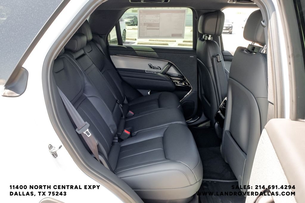 New 2026 Ostuni Pearl Wht Prem Met Land Rover Dynamic SE image 36