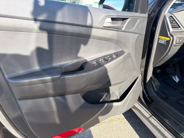 Used 2018 Black Noir Pearl Hyundai Value image 16