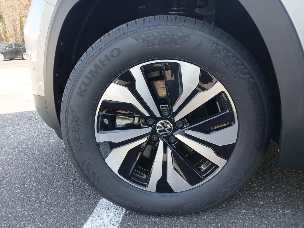 New 2026 Silver Volkswagen 2.0T SE image 25