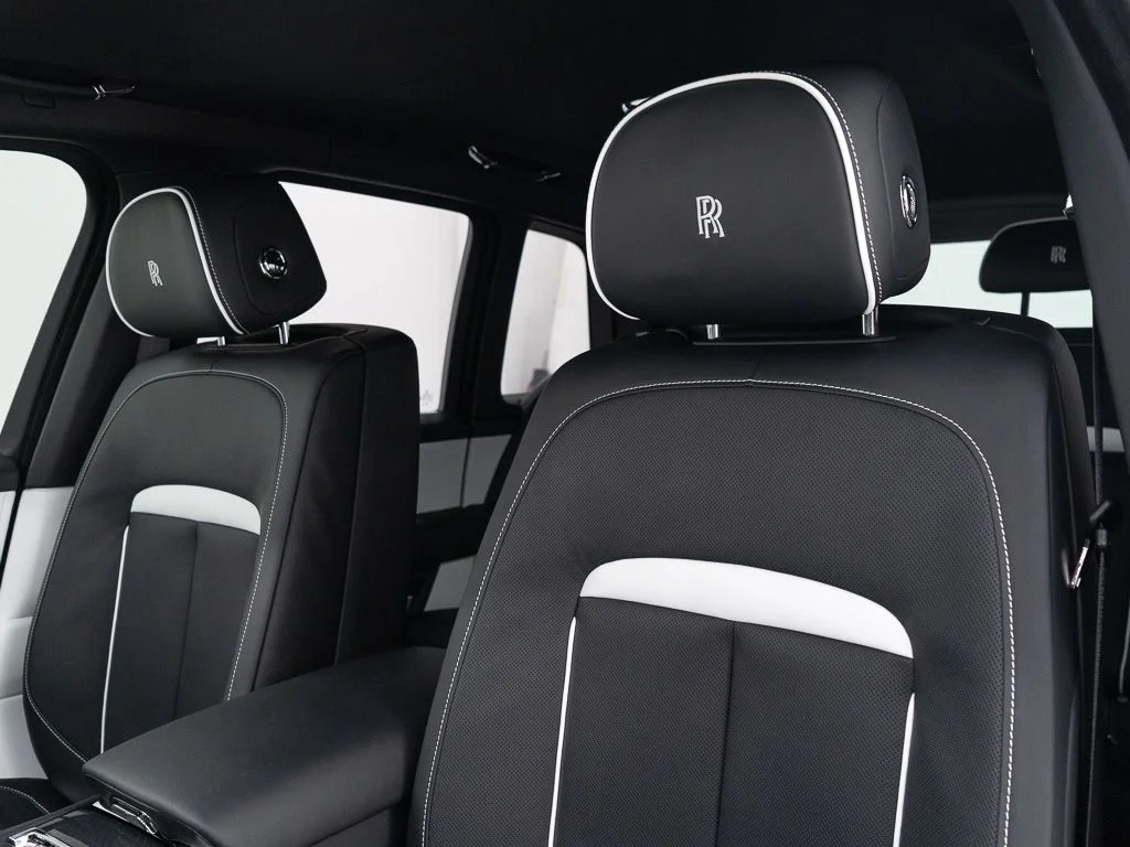 Certified Used 2026 Black Diamond Rolls-Royce Black Badge image 17