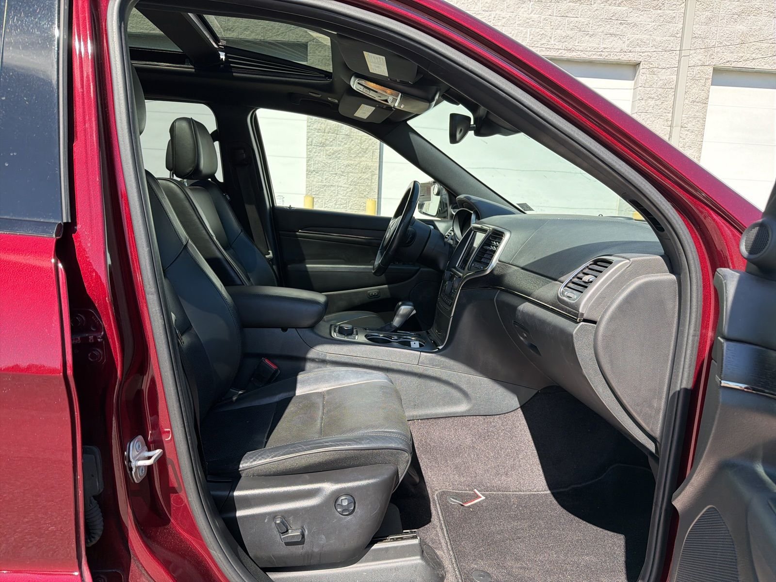 Used 2018 Red Jeep Overland image 26