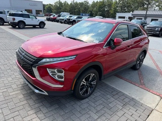 Used 2025 Diamond Red Mitsubishi SE image 2